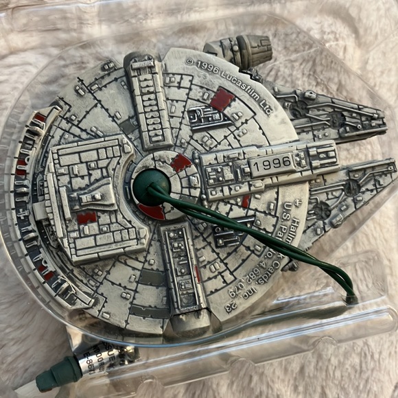 1996 Star Wars Millennium Falcon Hallmark keepsake ornament...